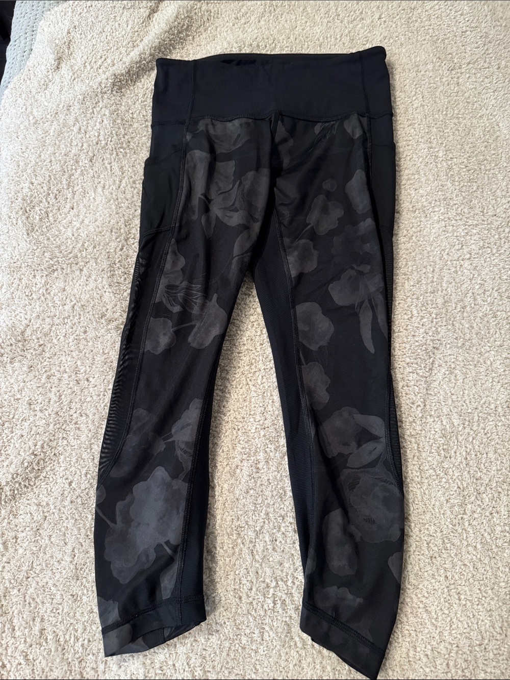 Lululemon Black detailed Black High-Waist capri